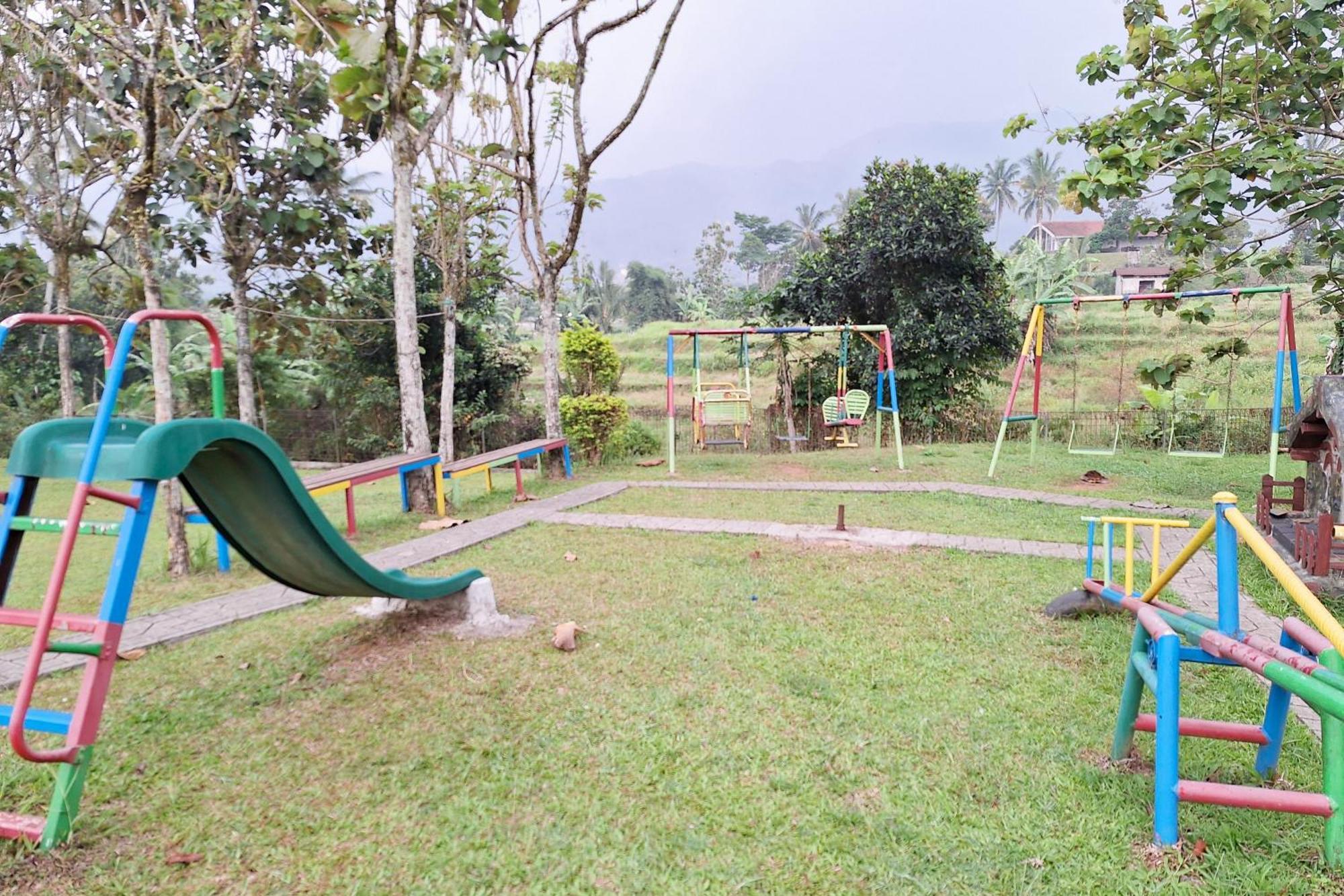 Reddoorz Resort At Tridaya Cisarua Puncak Zewnętrze zdjęcie